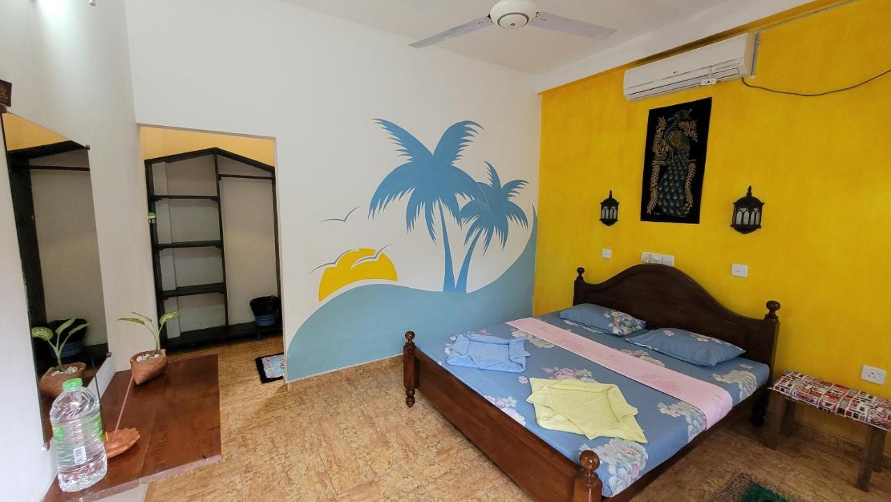 Malika'S Yellow House Hikkaduwa Exterior photo
