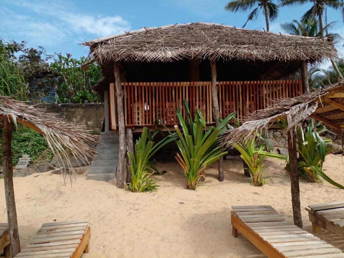 Malika'S Yellow House Hikkaduwa Exterior photo