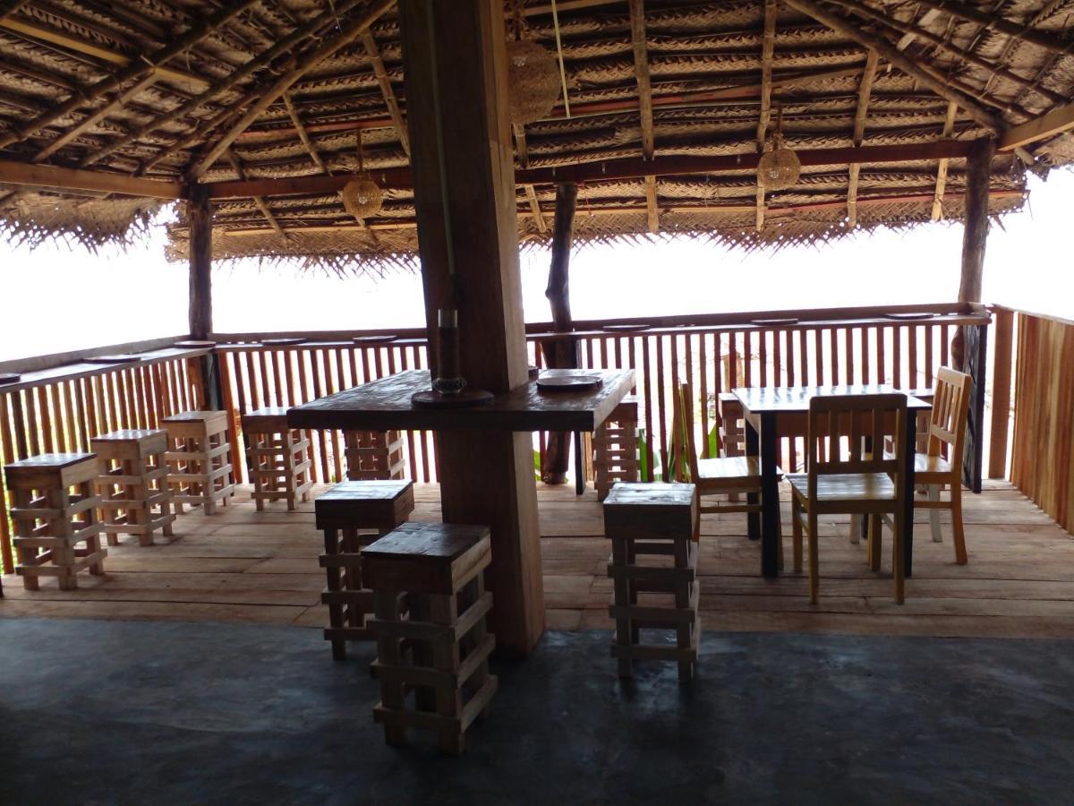 Malika'S Yellow House Hikkaduwa Exterior photo