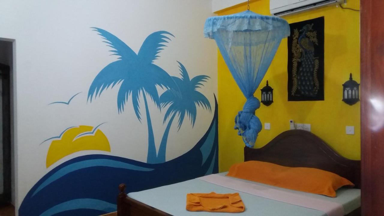 Malika'S Yellow House Hikkaduwa Exterior photo